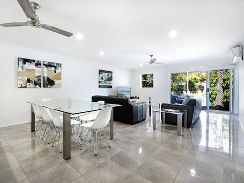Diamond Beach 3 Bedroom Poolside Apartment - Accommodation Fremantle 0