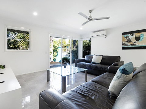 Diamond Beach 3 Bedroom Poolside Apartment - Accommodation Fremantle 3