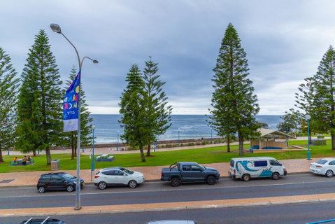 Dive Hotel - Accommodation Fremantle 2