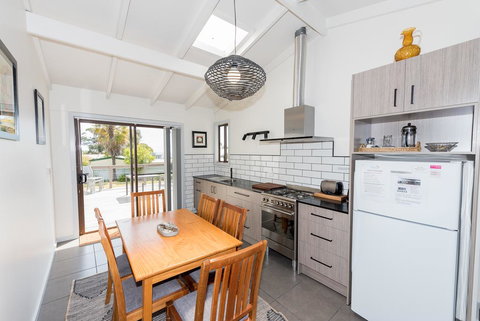 Elanora - Accommodation Fremantle 3