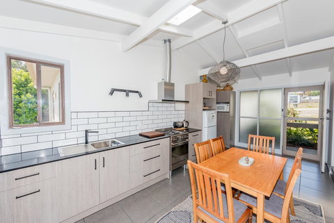 Elanora - Accommodation Fremantle 2