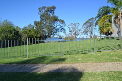 ELSINOR Townhouse 4 Mulwala - Accommodation Fremantle 1