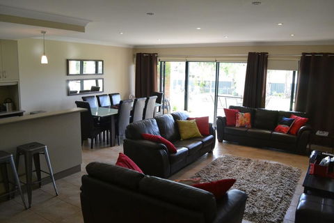 ELSINOR Townhouse 8 Mulwala - Accommodation Fremantle 2