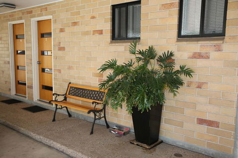 Emerald Central Palms Motel - Accommodation Fremantle 2