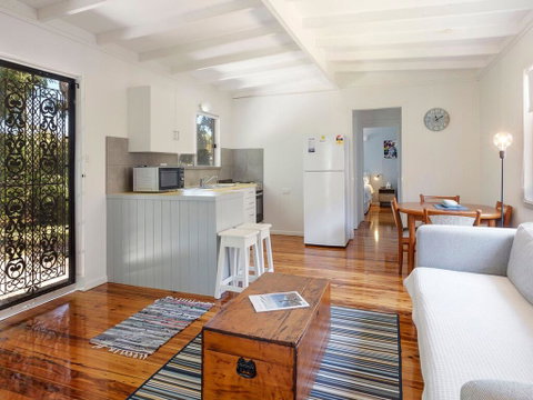 Enjoy The Soothing Sea Breeze - Accommodation Fremantle 0