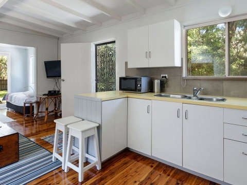 Enjoy The Soothing Sea Breeze - Accommodation Fremantle 1