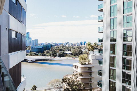 Entire Apartment-South Bank Luxe-Mater Hospital-Heated Pool-Netflix-WIFI-Gabba - Accommodation Fremantle 1