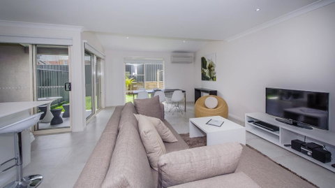 Escape At Nobbys Executive Townhouse 1 74 Pacific Drive - Accommodation Fremantle 2