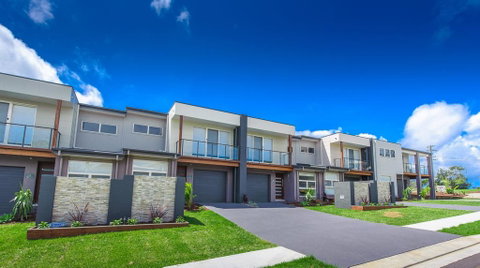 Escape At Nobbys Executive Townhouse 1 74 Pacific Drive - Accommodation Fremantle 0
