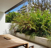 Executive Living in this Chic Garden Apartment - Accommodation Fremantle