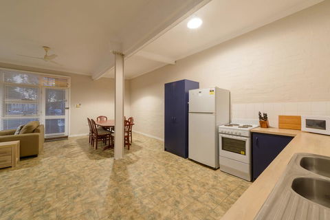 Exmouth Villas Unit 35 - 2 Bedroom Self-Contained Unit At The Heart Of Town - Accommodation Fremantle 2