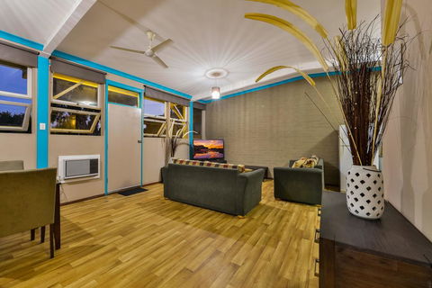 Exmouth Villas Unit 37 - Beautifully Appointed Villa Close To Town Centre - Accommodation Fremantle 1