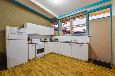 Exmouth Villas Unit 37 - Beautifully Appointed Villa Close To Town Centre - Accommodation Fremantle 3