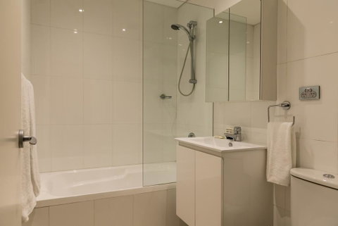 Explore Sydney From A Peaceful Modern Apartment - Accommodation Fremantle 3