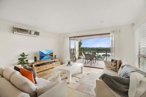 Family House With BBQ Deck, Water View And Parking - Accommodation Fremantle 1