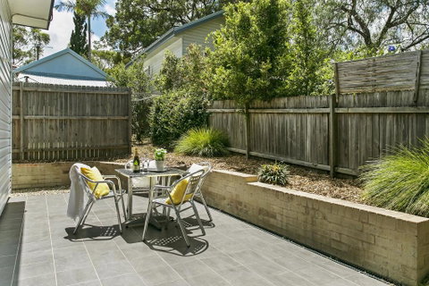 Family-friendly Hideaway In Quiet Suburb - Accommodation Fremantle 1