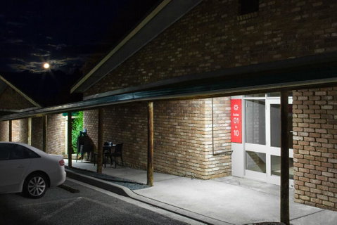 Farnham Court Motel And Restaurant - Accommodation Fremantle 2