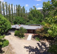 Farrington House - On the banks of the Ovens River - Accommodation Fremantle