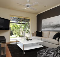 Feathers Serviced Townhouse - Accommodation Fremantle