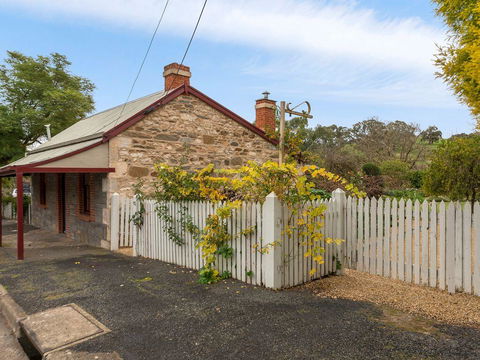 Fig Tree Cottage - Accommodation Fremantle 0