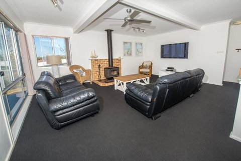 Fingal Bay Beach House, 32 Lentara Street - Accommodation Fremantle 2