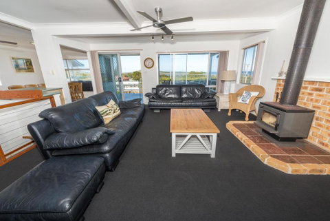 Fingal Bay Beach House, 32 Lentara Street - Accommodation Fremantle 3