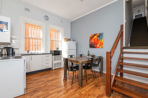 Five Ways CBD Apartment - Spacious, Wifi, Free Parking - Accommodation Fremantle 0