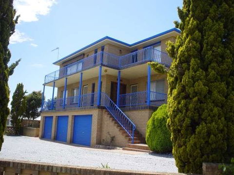 Flat 2 - 3 Bay Lane - Accommodation Fremantle 0