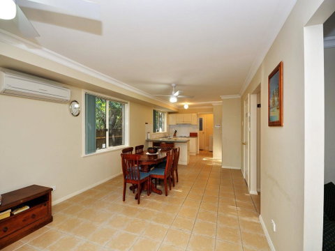 Four Bedroom Quality Townhouse - Accommodation Fremantle 1
