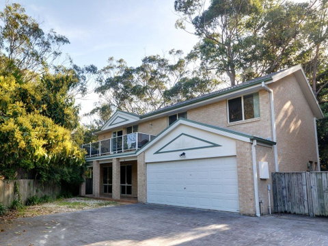Four Bedroom Quality Townhouse - Accommodation Fremantle 0