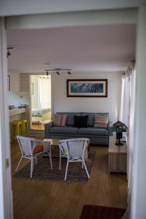 Funky Flat On Acreage - Accommodation Fremantle 3