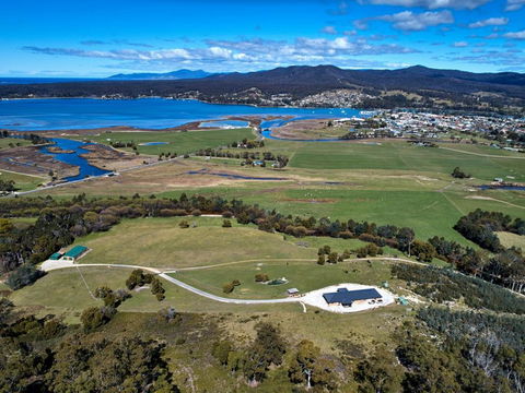 George River Park (House, 100 Acres, Animals, Views) - Accommodation Fremantle 0