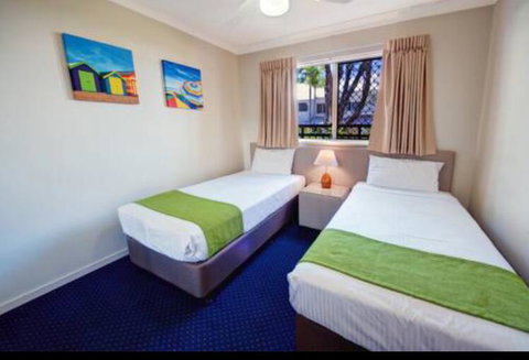 Gold Coast Family Apartment - Accommodation Fremantle 2