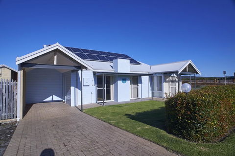 Golf And Beach Retreat - Accommodation Fremantle 0
