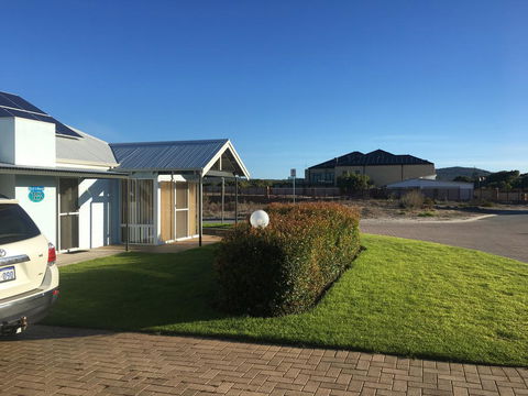 Golf And Beach Retreat - Accommodation Fremantle 3