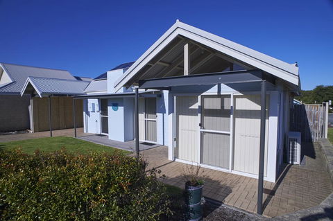 Golf And Beach Retreat - Accommodation Fremantle 2