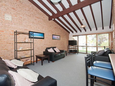Gowrie Avenue, Bay Parklands, Townhouse 06, 2 - Accommodation Fremantle 2