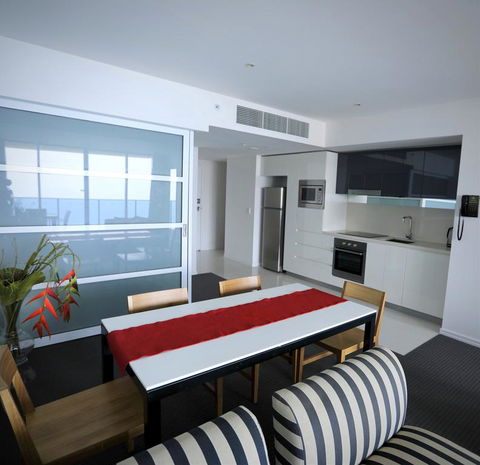 H Luxury Apartment At Surfers Paradise - Accommodation Fremantle 2