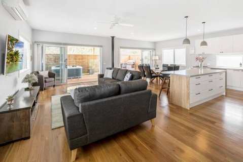 HALE KUPA Rye Beach House Spa Table Tennis - Accommodation Fremantle 0