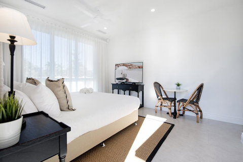 Hamptons Style 2 Bedroom Executive Luxury Apartment - Accommodation Fremantle 2