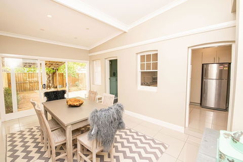 Heritage Bowen Terrace 3 Bed, 2 Bath - Walk To CBD - Accommodation Fremantle 1