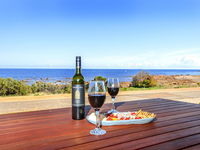 High Tide - Wallaroo Beachfront Property - Pet-Friendly