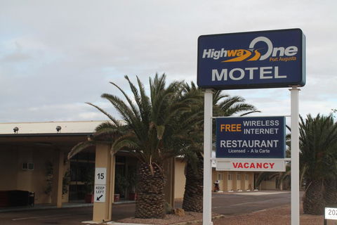 Highway One Motel - Accommodation Fremantle 3