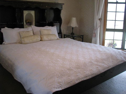 Hill Top Country Guest House - Accommodation Fremantle 0