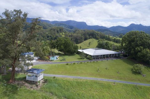 Hillcrest Mountain View Retreat - Accommodation Fremantle 0