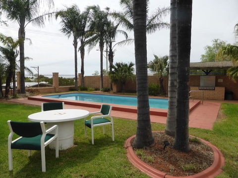 Hilltop Motel - Accommodation Fremantle 0