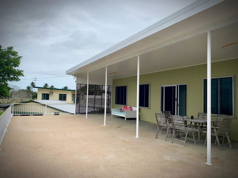 Holiday Rental - Huge House With Beach Views - Accommodation Fremantle 2