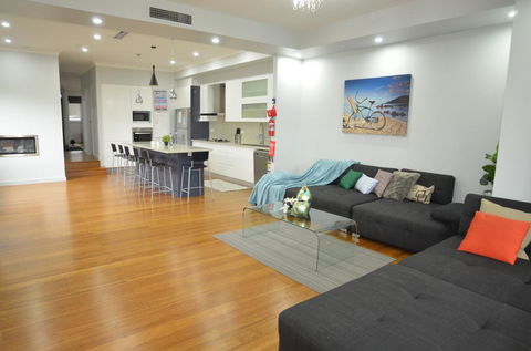Home Away From Home Newly Built And Spacious - Accommodation Fremantle 1