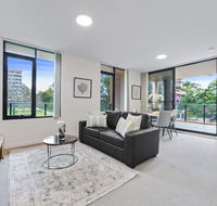HomeHotel walking distance to Train and Westfield. - Accommodation Fremantle
