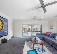 Homely Getaways in Broadbeach Waters - Accommodation Fremantle